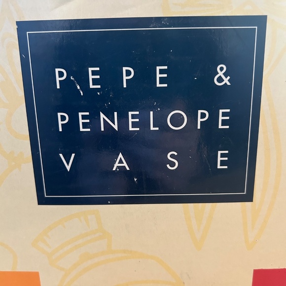 Pepe & Penelope Vase with Original Box (1997 Warner Bros Studio Store Exclusive) - Picture 13 of 14